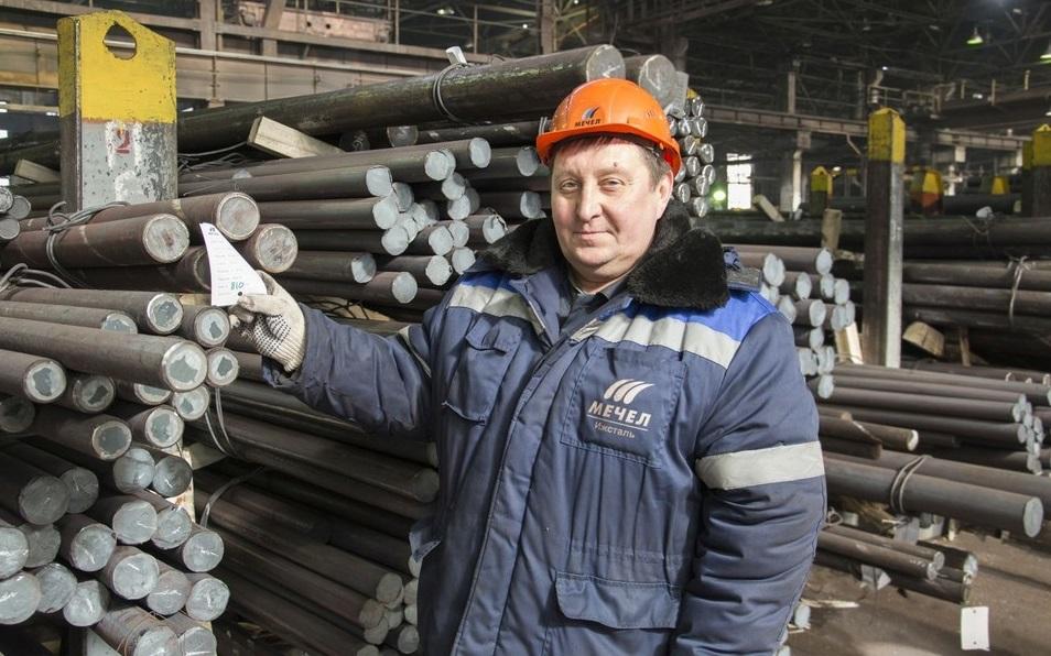 Портрет работника завода «Ижсталь» занесен на Доску почета наставников России