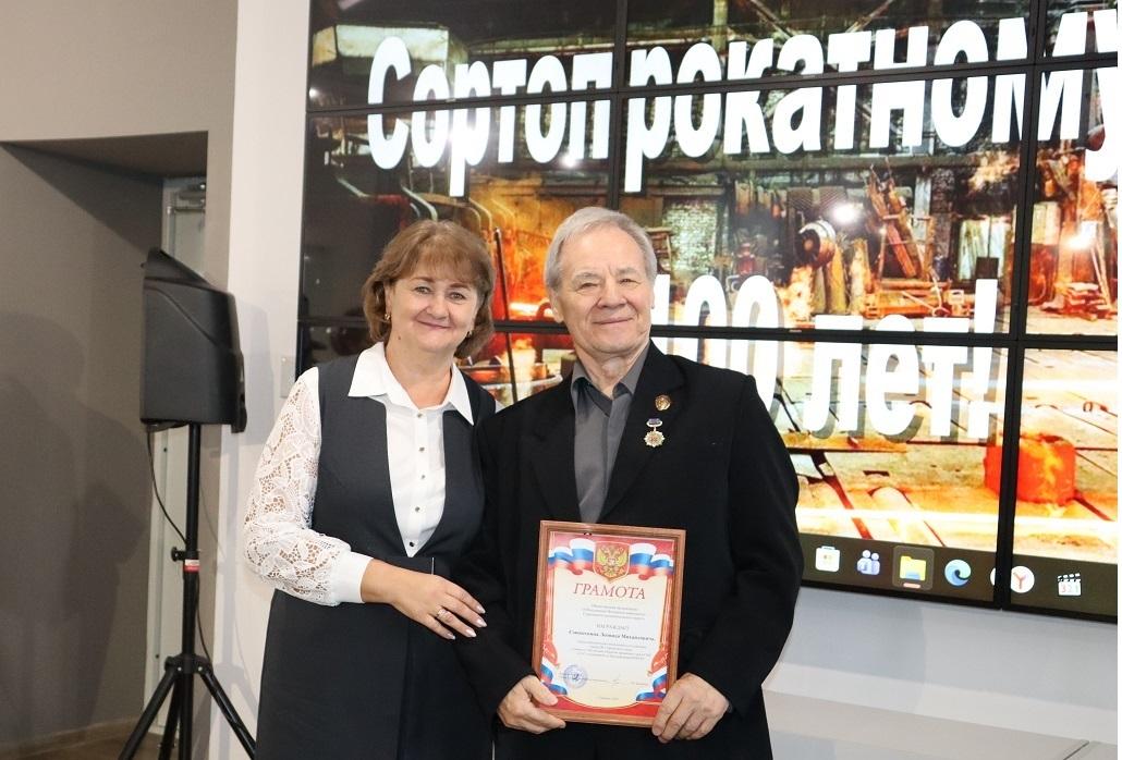 Ветераны сортопрокатного цеха Гурьевского филиала ЧМК отмечены наградами